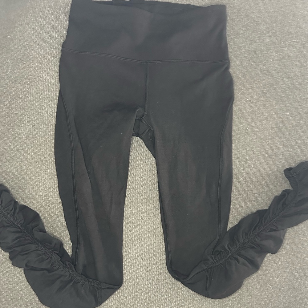 Lululemon black leggings with scrunch at the bottom
